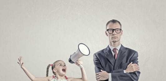 Dijete traži pažnju i vuče za rukav? Ostavite sve i posvetite mu se u potpunosti!