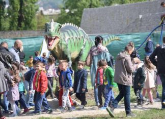 Stigli dinosaurusi na Kastel