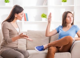 7 znakova da se pretjerano miješate u život vašeg djeteta