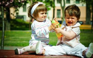 OK je da dijete NE DIJELI svoje igračke sa drugom djecom