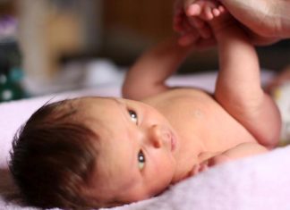 STOLICA KOD BEBA: Zavirili smo u bebinu kaku i evo šta nam govori sadržaj bebinih pelena!