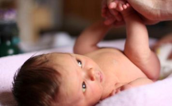 STOLICA KOD BEBA: Zavirili smo u bebinu kaku i evo šta nam govori sadržaj bebinih pelena!