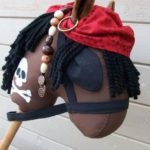 Kako napraviti konjića na štapu? Ovo je igračka koju će djeca obožavati! (FOTO)