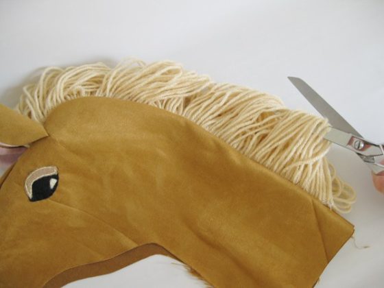 Kako napraviti konjića na štapu? Ovo je igračka koju će djeca obožavati! (FOTO)