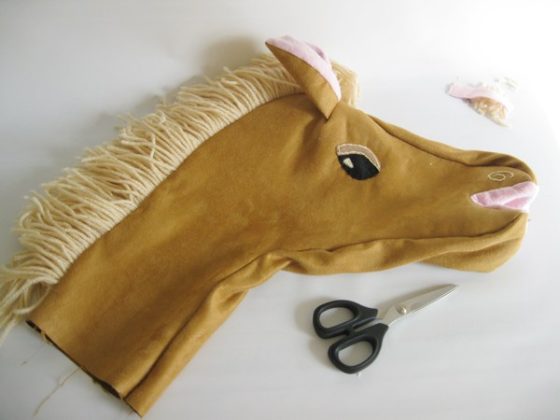 Kako napraviti konjića na štapu? Ovo je igračka koju će djeca obožavati! (FOTO)