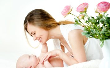 Šta je taktilna stimulacija: Nježni dodiri koji pomažu rast i razvoj bebe (VIDEO)