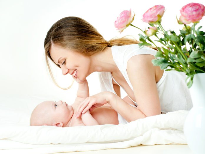 mama i beba Šta je taktilna stimulacija: Nježni dodiri koji pomažu rast i razvoj bebe (VIDEO)