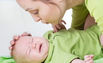 GRČEVI KOD BEBA: Simptomi, uzroci i kako pomoći bebama? GRČEVI KOD BEBA: Simptomi, uzroci i kako pomoći bebama?