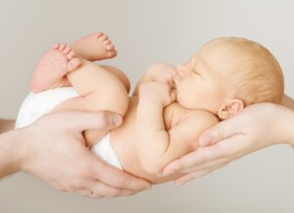 Usvojen Zakon o dječijoj zaštiti, 405 KM nezaposlenim majkama u RS