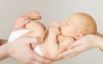 Usvojen Zakon o dječijoj zaštiti, 405 KM nezaposlenim majkama u RS