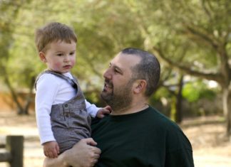 Očevi zbog rada u inostranstvu postaju stranci svojoj djeci