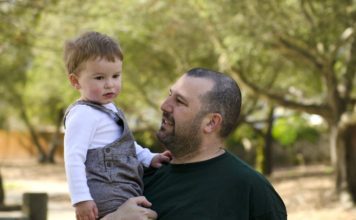 Očevi zbog rada u inostranstvu postaju stranci svojoj djeci