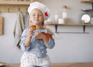 Nedoumice o ishrani djece: Crveno meso protiv anemije? Masti debljaju? Sokovi imaju vitamine…? nedoumice o ishrani djece mamaklik