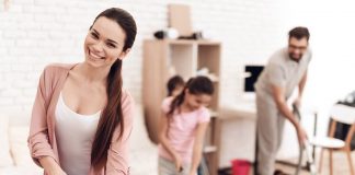 KUĆNI POSLOVI ZA DJECU: Kada, kako i zašto ih uključiti? KUĆNI-POSLOVI-ZA-DJECU-prema-njihovom-uzrastu-mamaklik.jpg