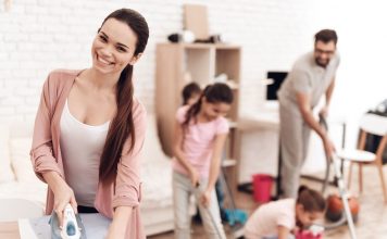 KUĆNI POSLOVI ZA DJECU: Kada, kako i zašto ih uključiti? KUĆNI-POSLOVI-ZA-DJECU-prema-njihovom-uzrastu-mamaklik.jpg