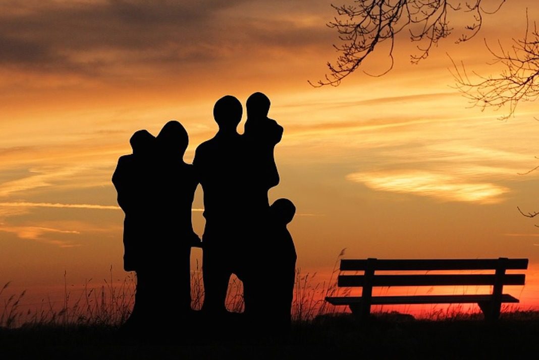 family-3347049_1280