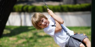 “Idemo za 5 minuta!” – Kako da dijete stvarno krene kad ga zovete?