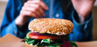 Brza hrana udvostručuje rizik od neplodnosti