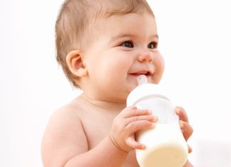 Voda, čaj ili sokić? Koju tečnost djeca treba da piju na ljetnim vrućinama?