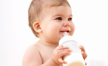 Voda, čaj ili sokić? Koju tečnost djeca treba da piju na ljetnim vrućinama?