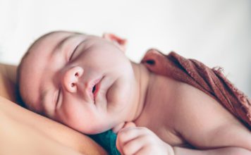 kupanje, oblacenje bebe, mijenjanje pelena, polozaji za dojenje mamaklik