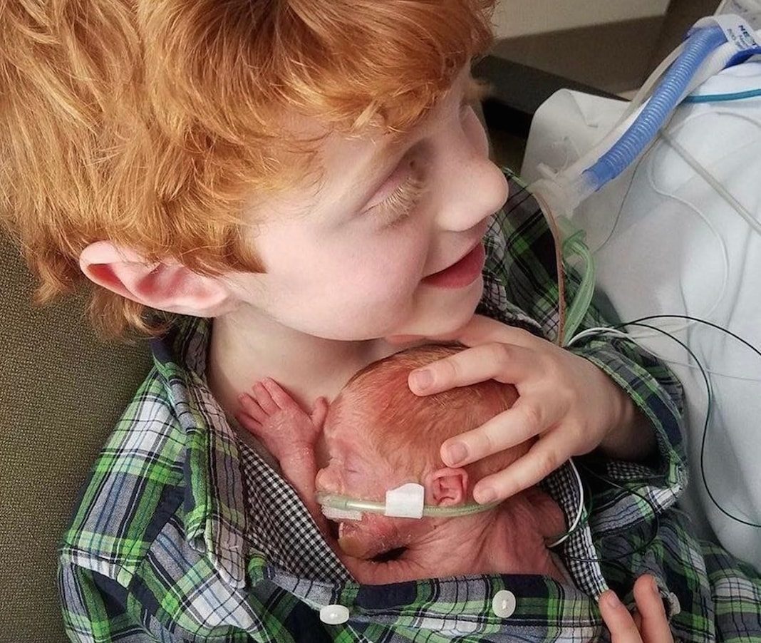 DJECAK I PRIJEVREMENO RODJENA BEBA