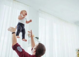 Bacanje djece u vazduh može uzrokovati ozbiljne povrede, upozorava ljekarka