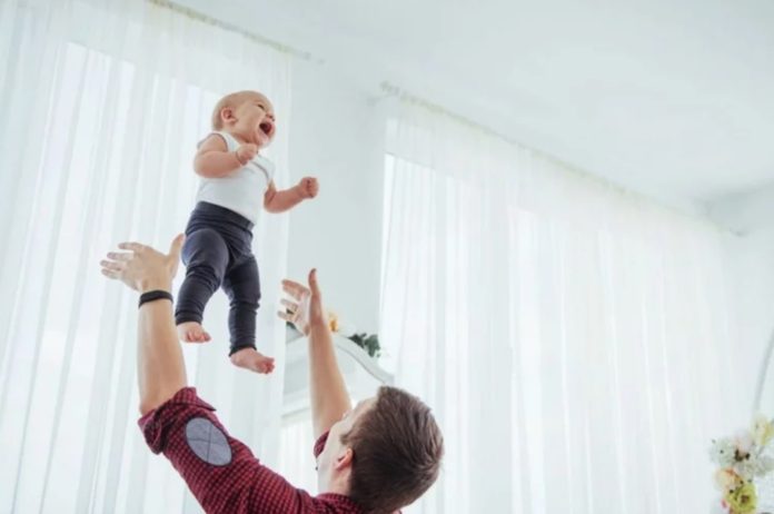 Optimized-bacanje djece u zrak vazduh ozljede povrede