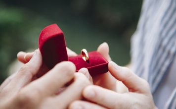 Prosidbe kakve nisu mogle da zamisle: “Nudio mi je nove grudi umjesto prstena…”