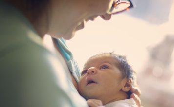 Patronažna sestra – šta radi i kako može pomoći trudnici, porodilji i bebi?