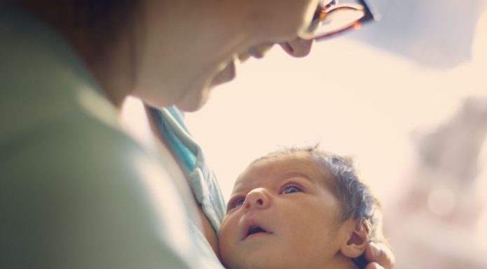 Patronažna sestra – šta radi i kako može pomoći trudnici, porodilji i bebi?