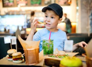 Loše navike u ishrani djece: Kako ih promijeniti i protjerati lošu hranu iz kuhinje Lose-navike-u-ishrani-djece-fast-food-slatkisi.jpg