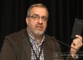 Dr. Rajović: Djeca ne bi smjela mobitele koristiti više od 30 minuta dnevno
