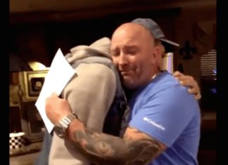 Dirljivim poklonom rasplakao očuha