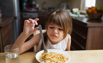 “DIJETE NEĆE DA JEDE, hoće samo slatkiše…” i drugi problemi u ishrani djece šta-kad-dijete-neće-da-jede-savjeti-psihologa-mamaklik.jpg