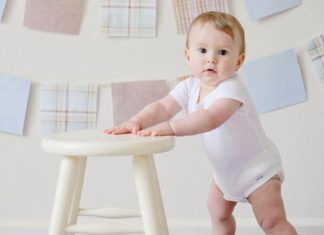 4 VJEŽBE koje će pomoći vašoj bebi da PROHODA VJEŽBE koje će pomoći vašoj bebi da PROHODA