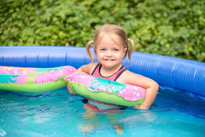 Preporuke epidemiologa: Savjeti za kupanje djece u kućnim bazenima