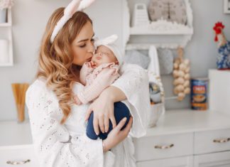 Zašto bebe prestanu da plaču čim roditelji ustanu