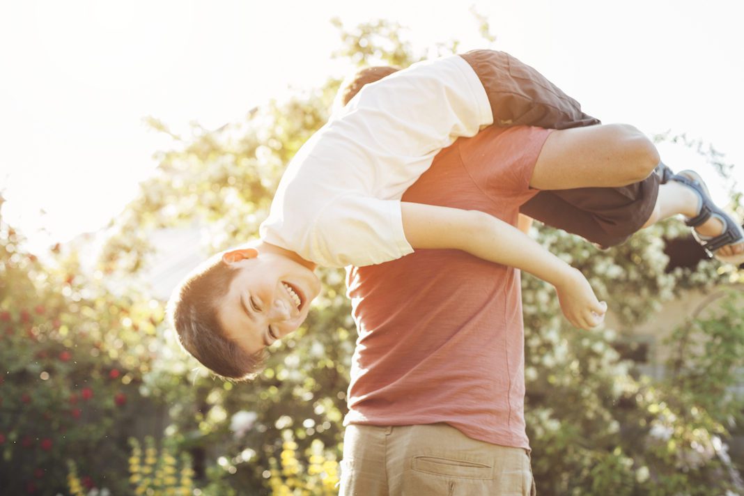 mika antic drugarska pesma za tate i sinove mamaklik Mika Antić ima jednu od najljepših pjesama za tate i sinove. Morate je pročitati