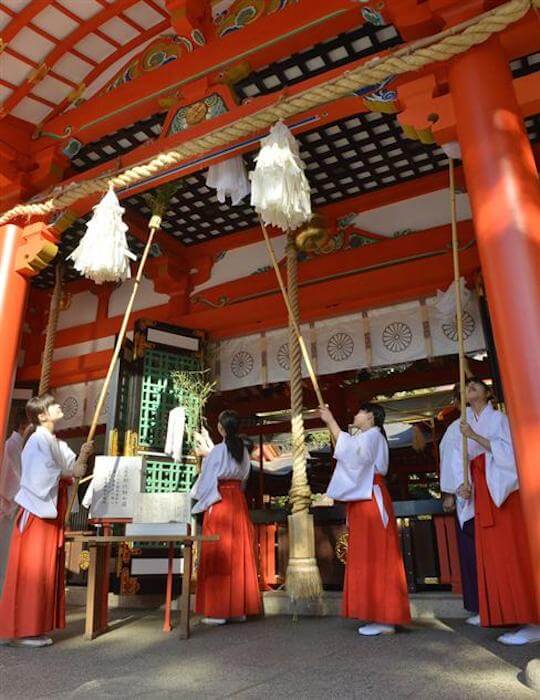 Novogodisnji-obicaji-sirom-svijeta-mamaklik