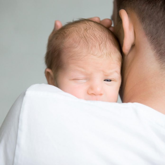 Fotografija tek rođene bebe postala hit zbog namršene face koju je napravila! Fotografija tek rođene bebe postala hit zbog namršene face koju je napravila!.jpg