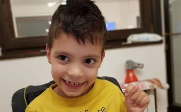 Pozivom na humanitarni  broj 1412 pomozimo sedmogodišnjem Sergeju Todoroviću iz Banjaluke, da nastavi sa vježbama i napravi svoj prvi korak.