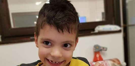 Pozivom na humanitarni  broj 1412 pomozimo sedmogodišnjem Sergeju Todoroviću iz Banjaluke, da nastavi sa vježbama i napravi svoj prvi korak.