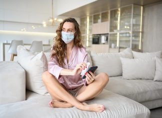 Možete se zaraziti i u izolaciji: Sve što trebate znati o zaštiti od COVID-19 Može-li-se-zaraziti-u-izolaciji-Kako-se-zaštititi-od-koronavirusa-Da-li-dezinfikovati-ambalažu-i-skidati-cipele-odjeću-zbog-korona-virusa-Šta-čistiti-kod-kuće-kojim-sredstvima....jpg