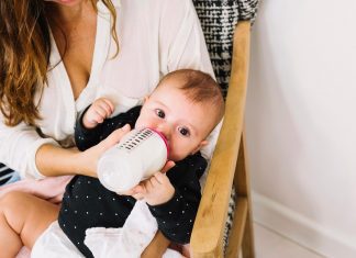 Mliječna-formula-5-stvari-koje-su-različite-kod-bebe-koja-pije-adaptirano-mlijeko-mamaklik.jpg