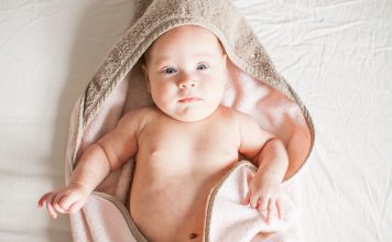 KUPANJE-BEBE-Vodič-za-higijenu-i-suho-pranje-novorođenčeta-i-savjeti-kako-kupati-bebu-mamaklik-1.jpg