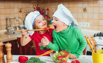 Kako pripremiti zdravu hranu i sačuvati dragocjene vitamine u namirnicama Kako pripremiti zdravu hranu a sačuvati vrijedne vitamine i minerale prilikom pripreme. Ovo je posebno važno ako pripremate zdravu hranu za djecu.