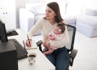 mama-bebe-u-kancelariji-dovođenje-beba-na-radno-mesto-posao-mamaklik-2.jpg