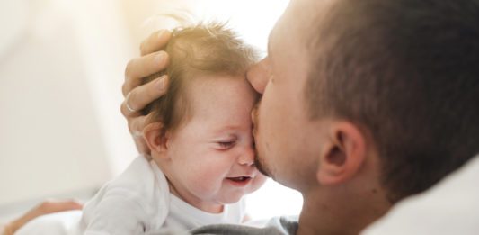 kako bebe pokazuju ljubav beba voli mamaklik.com