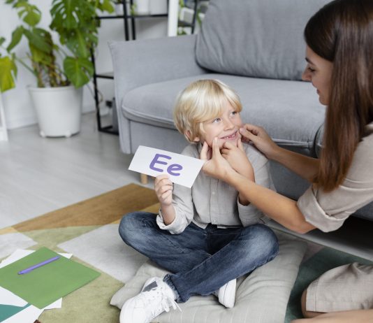 „Roditelji su ključni partneri u terapiji“ – Saša Tatić, direktor Centra za patologiju govora „Roditelji su ključni partneri u terapiji“ – Saša Tatić, direktor Centra za patologiju govora